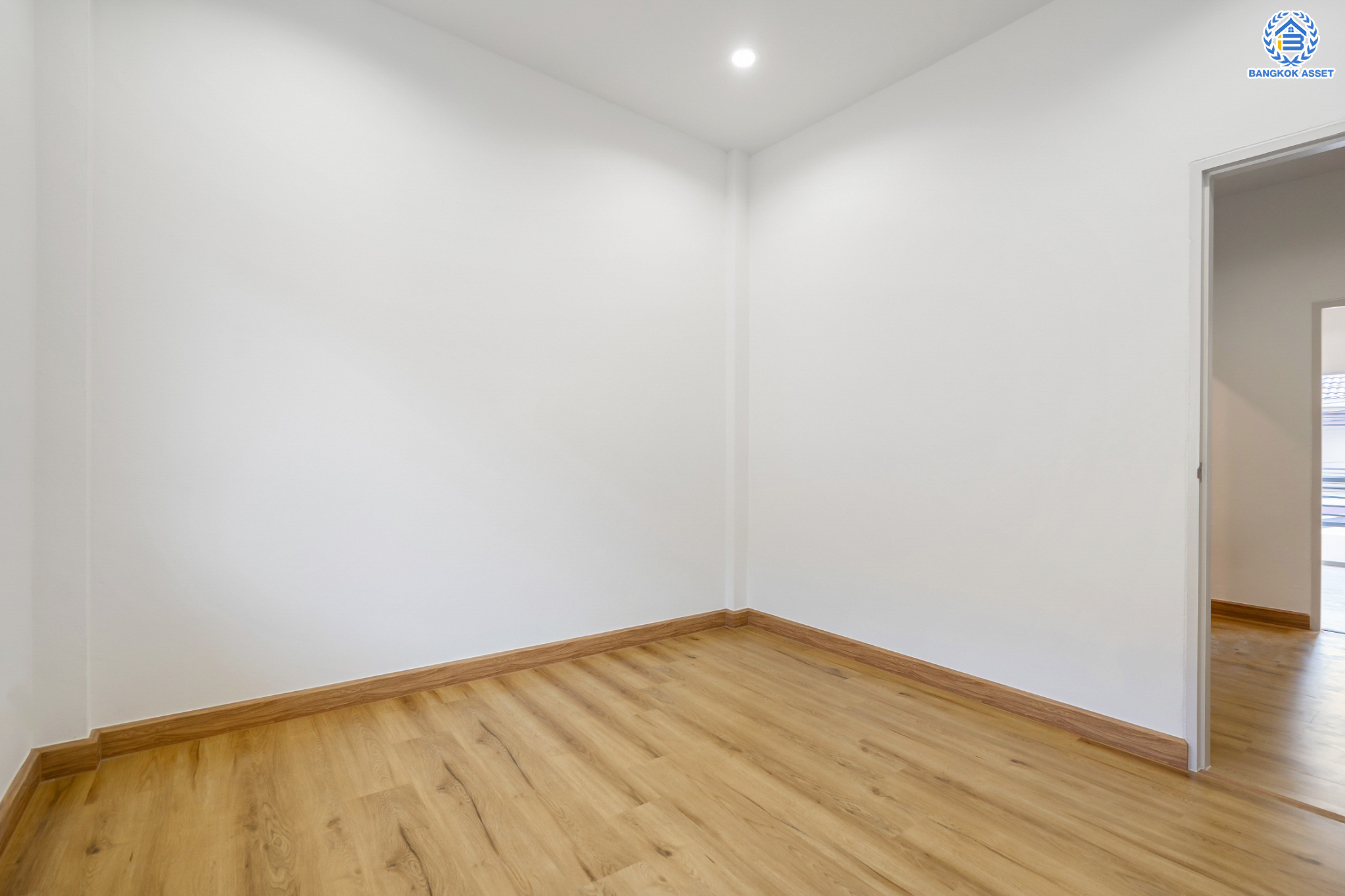 บ้านมือสองตกแต่งใหม่ ม.มณฑล8 ทวีวัฒนา ทาวน์เฮ้าส์เนื้อที่ 22.5 ตร.ว. ฟังก์ชัน 3 ห้องนอน 1 ห้องน้ำ 1 ห้องอเนกประสงค์ 1 ที่จอดรถ เชื่อมต่อทุกการเดินทางทั้ง ถ.เพชกษม, ถ.พุทธมณฑลสาย3, ถ.กาญจนาภิเษก ใกล้เดอะมอลล์บางแค และรถไฟฟ้าสายสีน้ำเงิน "สถานีหลักสอง"